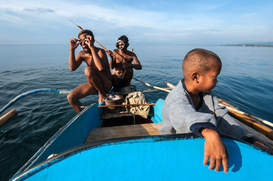 Badjao fishermen getting ready